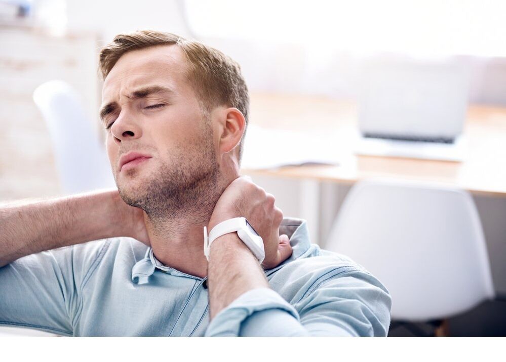 ból szyi u mężczyzny z powodu guza